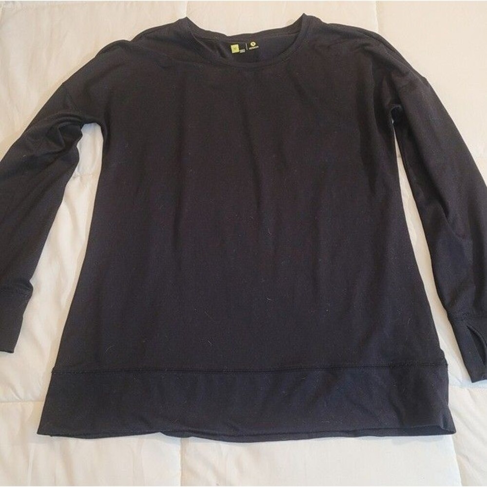 Xersion Women’s Long Sleeve Top Size M.. O-4